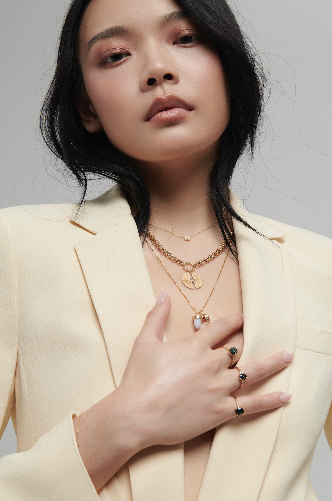 Vale Jewelry Hyeres Ring on Model 2