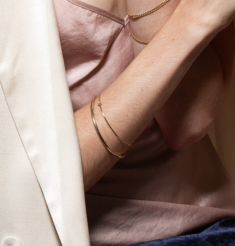 Vale Jewelry Heavy Quotidien Bangle and Quotidien Bangle with Brilliant Cut Diamond on Hand Model