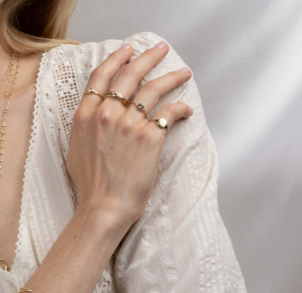 Vale Jewelry Sintra Rolling Ring on Model 1
