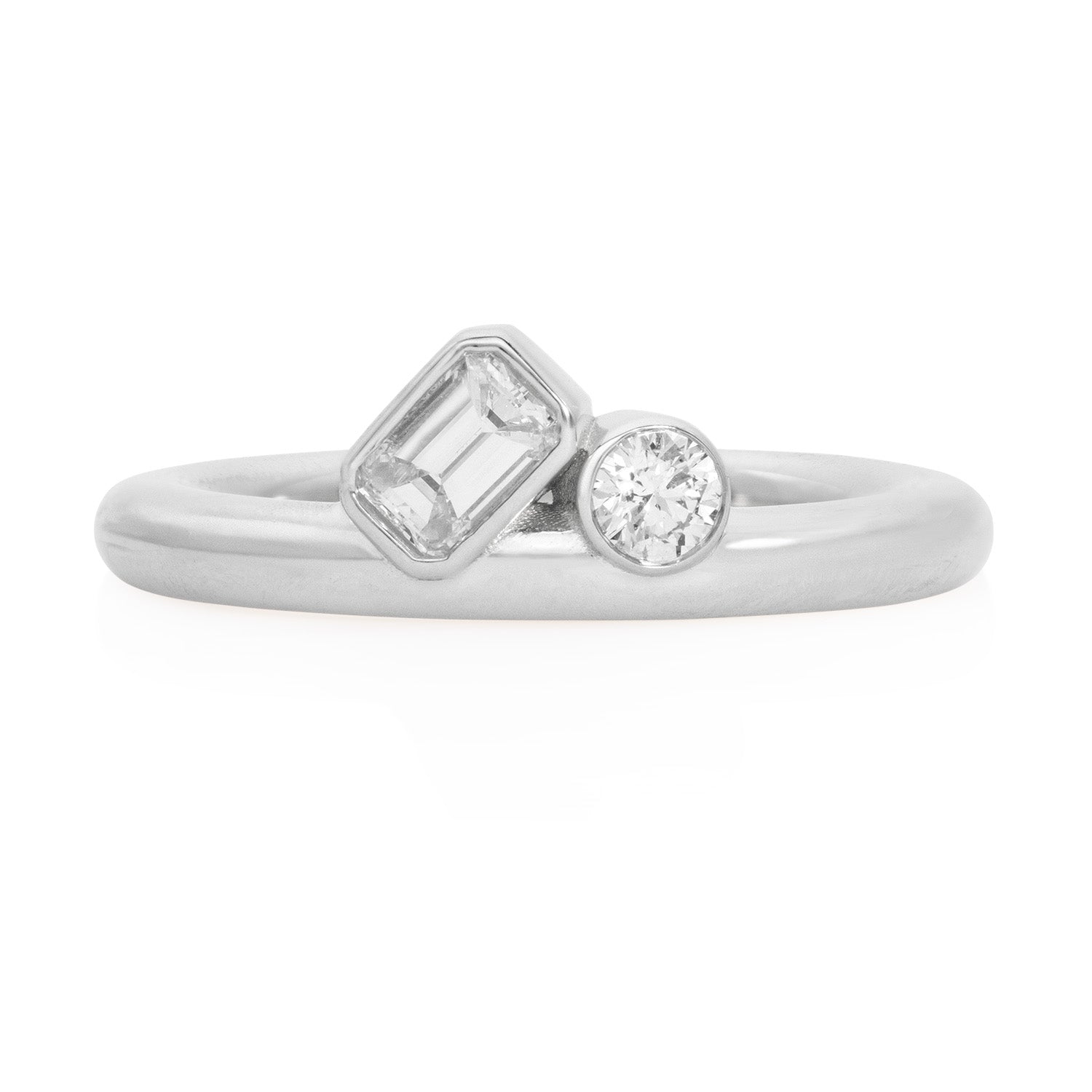 Vale Jewelry Satellite Ring With Emerald and Round Cut Diamonds in White Gold Front View