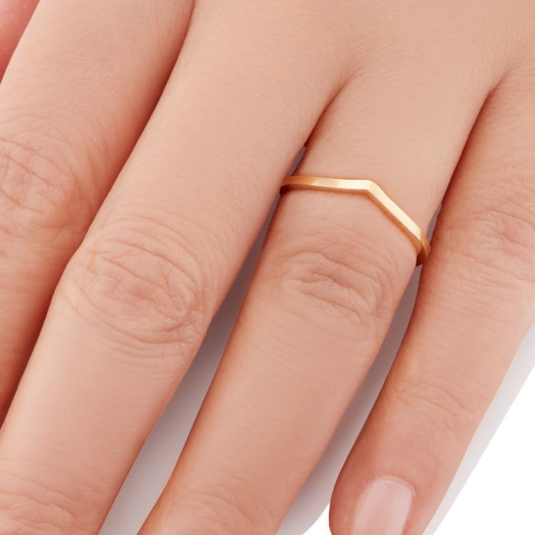Vale Jewelry Plain Vesper Ring in 14 Karat Yellow Gold Hand View