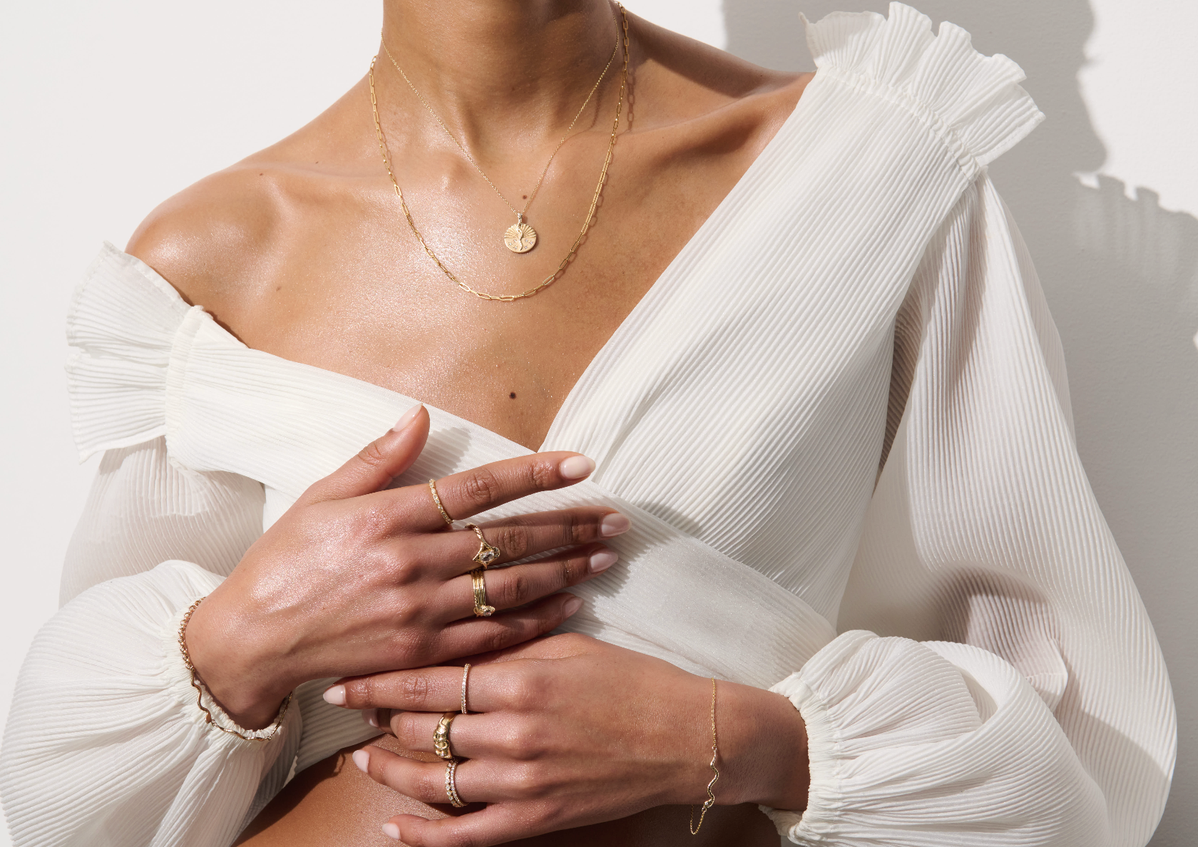 Model Wearing Vale Jewelry Paperclip Chain Necklace in Yellow Gold